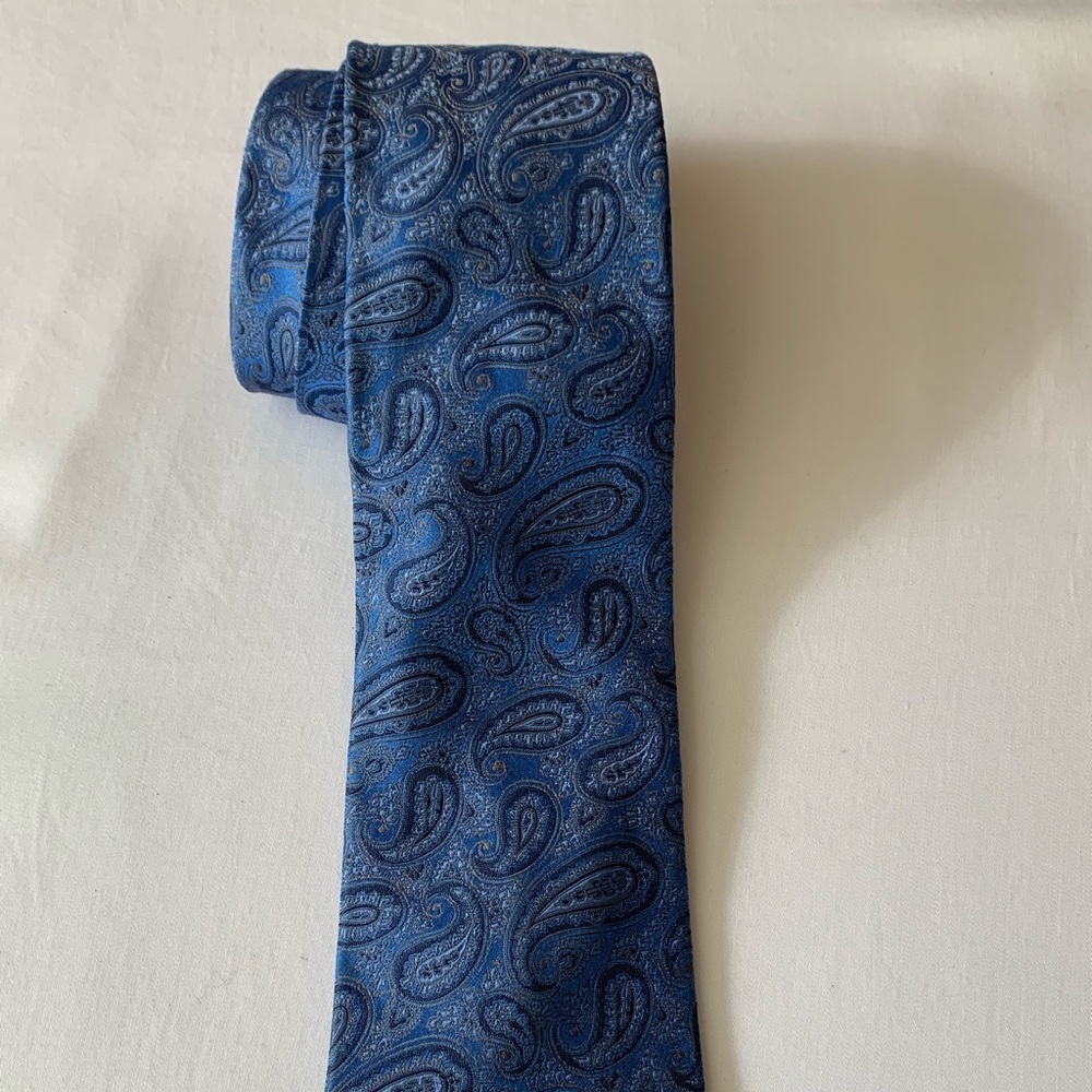 Men’s woven silk paisley tie